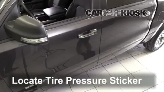 2019 Ram 1500 Big Horn 5.7L V8 Crew Cab Pickup Neumáticos y ruedas Controlar presión de neumáticos